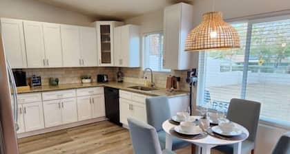 The Supreme House- Family Friendly Vacay with games and hot tub