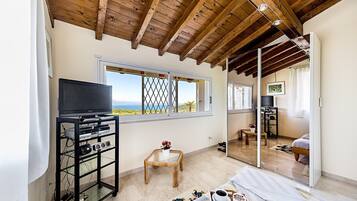 3 chambres, coffres-forts dans les chambres, fer et planche Ă  repasser