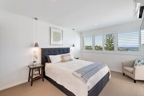 3 bedrooms, iron/ironing board, free WiFi, bed sheets - Beachside Family Home, Sunrise Beach (Sunrise Beach)