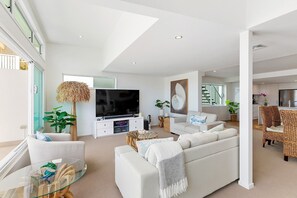 TV - Beachside Family Home, Sunrise Beach (Sunrise Beach)