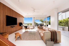 Smart TV, fireplace - Chic Beachside Abode, Sunrise Beach (Sunrise Beach)