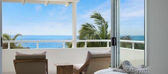 Chic Beachside Abode, Sunrise Beach
