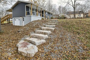 Exterior - Vine Grove Home w/ Deck, 4 Mi to Saunders Springs! (Vine Grove)