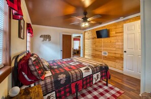 4 bedrooms, iron/ironing board, free WiFi, bed sheets