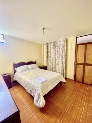 Basic Room, 1 Double Bed | Down comforters, bed sheets - Hospedaje Anais (San Andres)