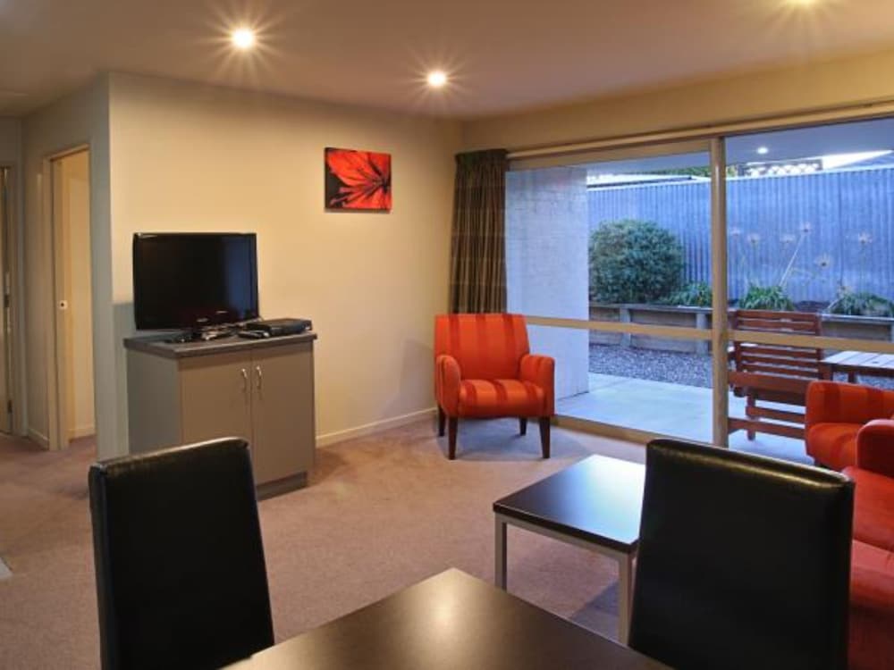 388 Tay Motel by null