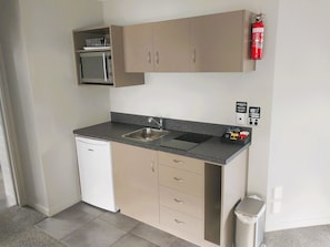 Fridge, microwave, stovetop, electric kettle - 388 on Tay Motel  (Invercargill)