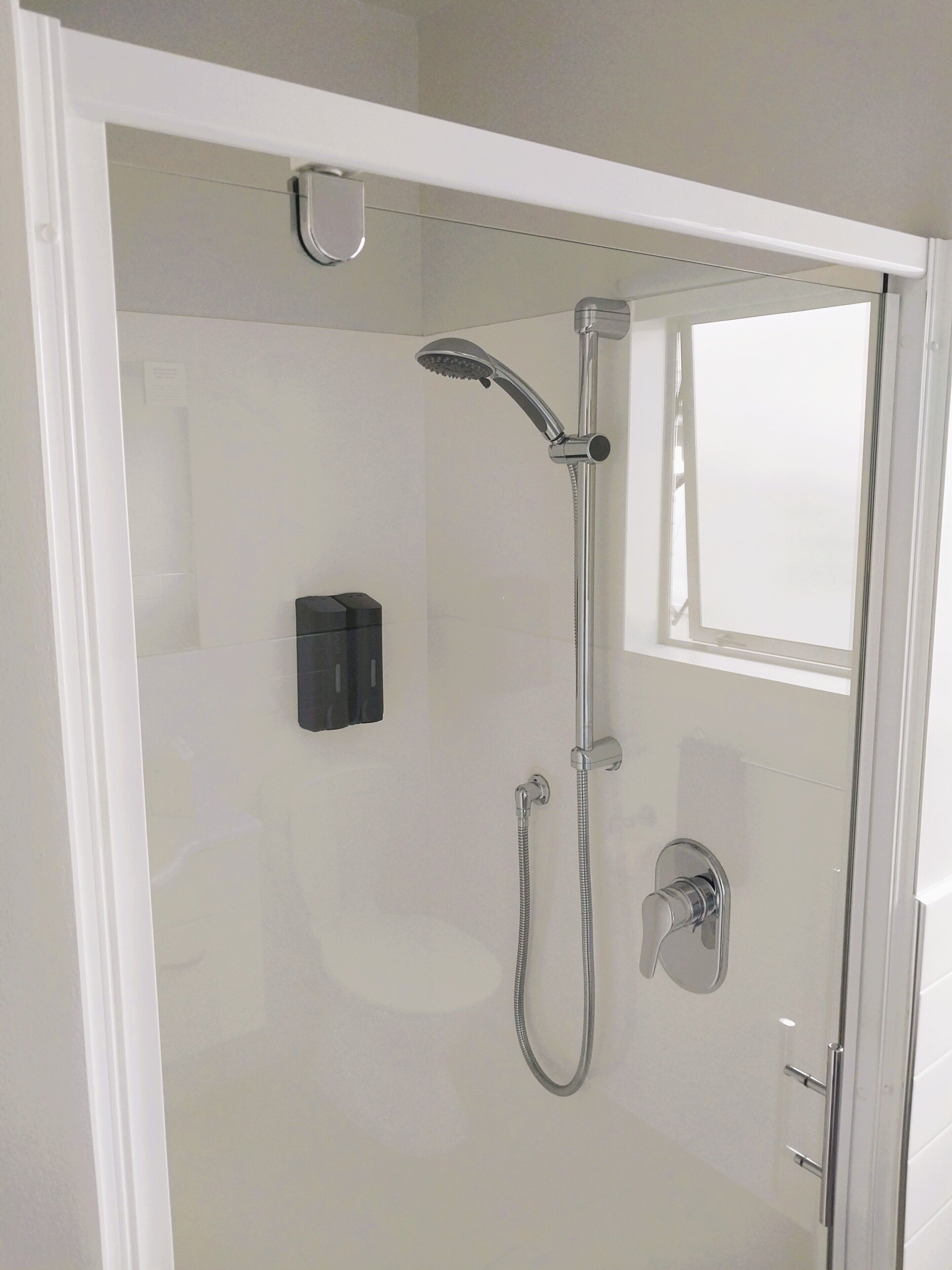 Two Bedroom Unit | Bathroom | Shower, free toiletries, hair dryer, towels