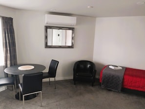 One Bedroom | Iron/ironing board, WiFi (free), individually furnished - 388 on Tay Motel  (Invercargill)