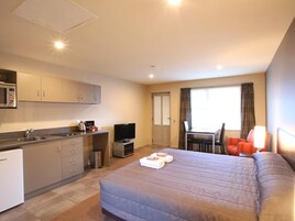 Estudio tradicional | Mobiliario individual, tabla de planchar con plancha, wifi gratis