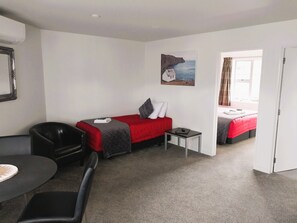 One Bedroom | Living area | 32-inch LCD TV with satellite channels - 388 on Tay Motel  (Invercargill)