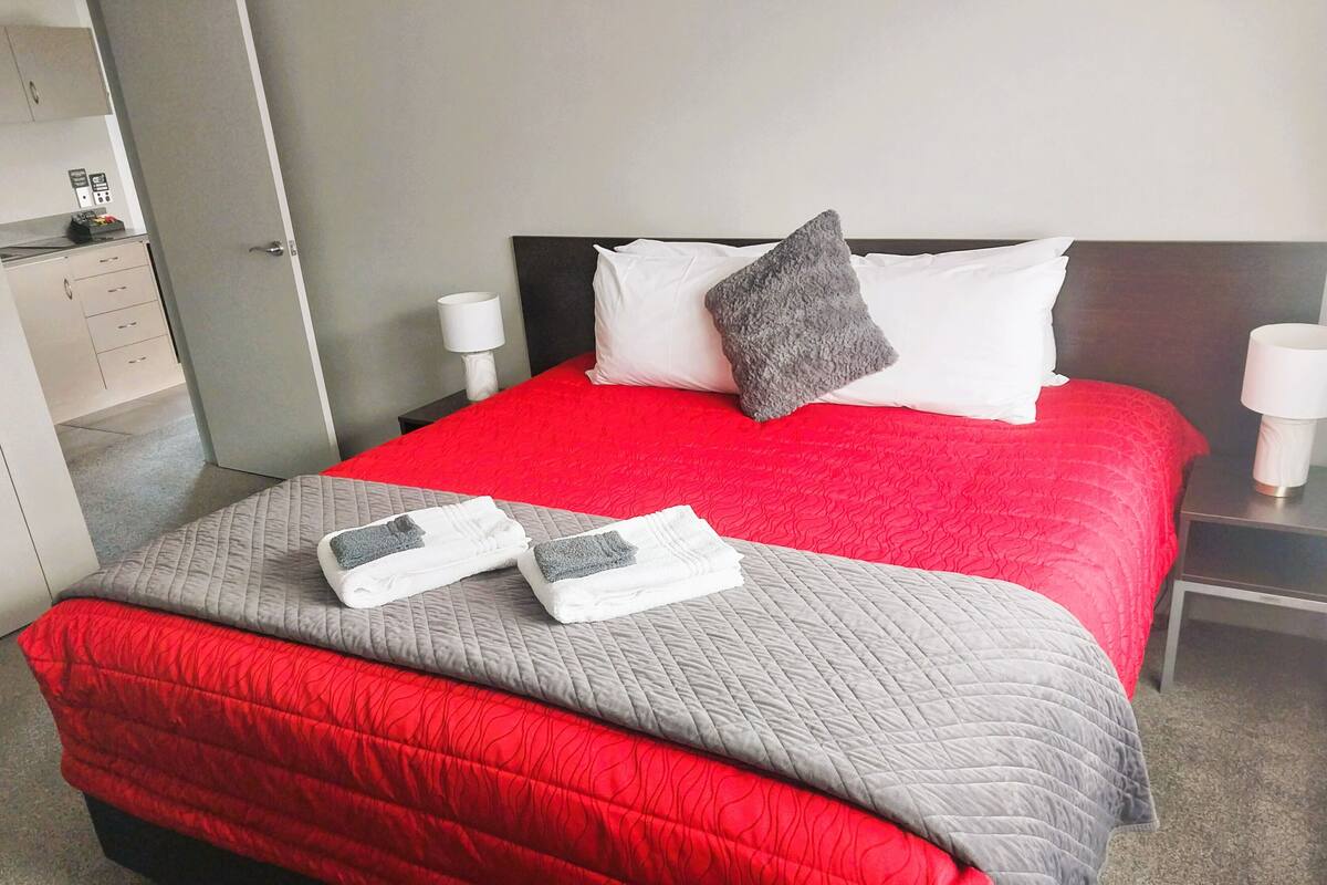 One Bedroom Executive | Iron/ironing board, WiFi (free), individually furnished