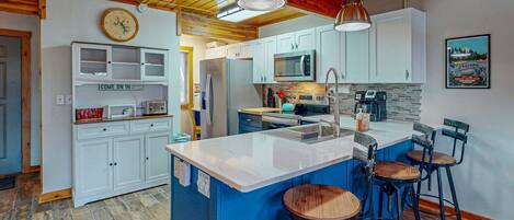 KĂŒhlschrank, Mikrowelle, Ofen, Herdplatte