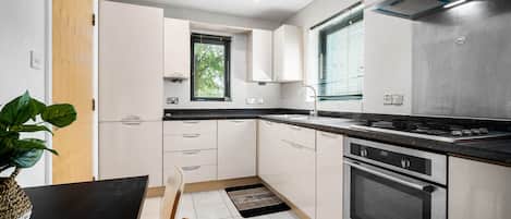 Micro-ondes, four, plaque de cuisson