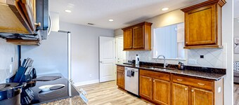 Dog-friendly home with large yard, open layout, primary suite, W/D, & AC