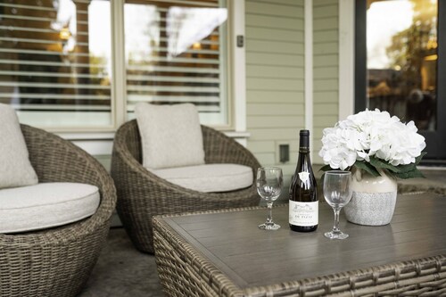 Beautiful, Modern, and Luxurious Lake Home- 5 mins walk to Lake CDA and Downtown