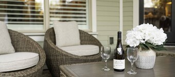 Beautiful, Modern, and Luxurious Lake Home- 5 mins walk to Lake CDA and Downtown
