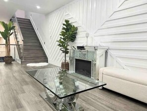 Interior - A Luxury House In Toronto (Toronto)