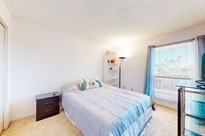 2 slaapkamers, een strijkplank/strijkijzer, internet, beddengoed