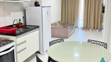 Apartamento família | Cozinha privada | Geladeira, micro-ondas, cooktop, liquidificador