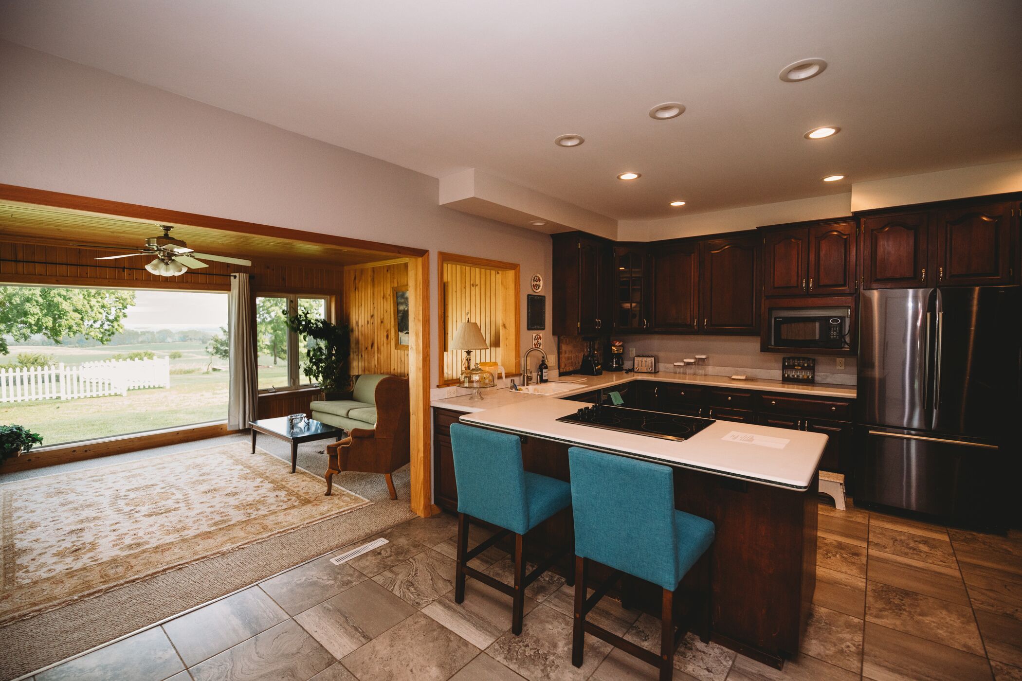 5 Bedroom Farmhouse overlooking Baraboo Bluffs. 