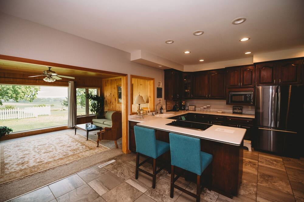 5 Bedroom Farmhouse overlooking Baraboo Bluffs.