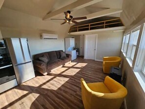 Smart TV, fireplace - Sunset Ridge Cottage, amazing views (Wilder)
