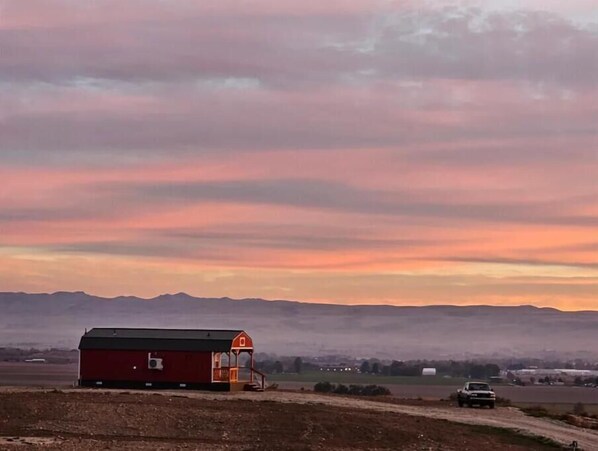 Property grounds - Sunset Ridge Cottage, amazing views (Wilder)