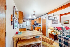 Interior - Darling cabin near beach/lake with wood stove & private washer/dryer (Kings Beach)