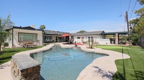 حمّام سباحة خارجي