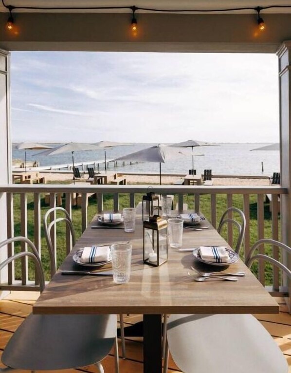 屋外ダイニングエリア