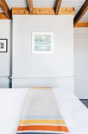 1 bedroom, iron/ironing board, free WiFi, bed sheets - Standard Bungalow at The Inn Spot (Hampton Bays)