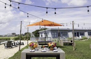 Outdoor dining - King Suite The Inn Spot (Hampton Bays)
