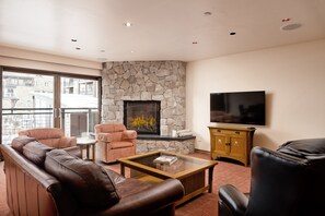 Smart TV, fireplace - North Of Nell, Unit 4b (Aspen)