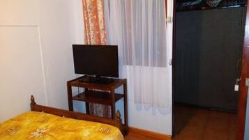 Soundproofing, free WiFi, bed sheets