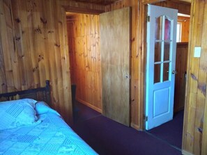 Soundproofing, free WiFi, bed sheets
