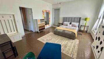 1 bedroom, desk, free WiFi, bed sheets