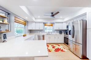 Fridge, microwave, oven, stovetop - Chic pool home w/ designer, heated, saltwater pool,attached spa, covered patio (Cape Coral)