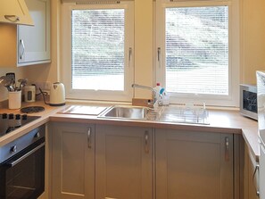 Hochstuhl, Kochgeschirr/Geschirr/Besteck