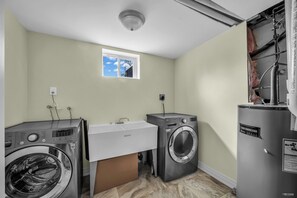 Interior - Spacious 2 Bedroom Guest Suite in North York (Toronto)