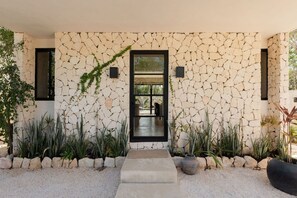 Exterior detail - Casa De Los Suenos  · Tulum Jungle Home Minutes from Beach + Starlink (Tulum)