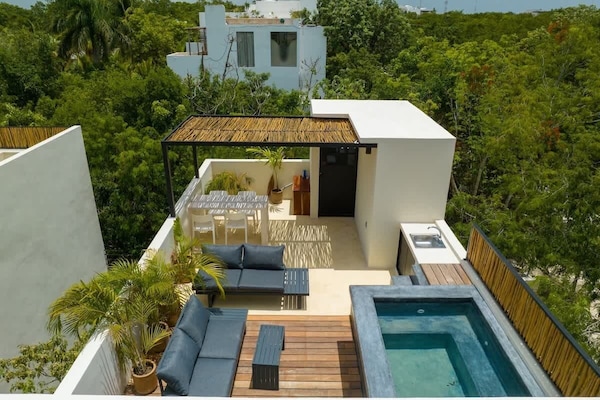 Private Rooftop Pool