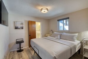 2 habitaciones, escritorio, tabla de planchar con plancha y wifi gratis 