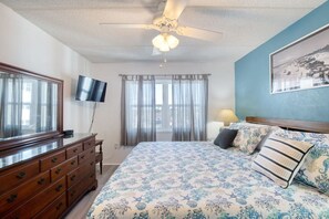 2 bedrooms, desk, iron/ironing board, free WiFi - King`s Oasis *Oceanview *Pool *BBQ Grill (Daytona Beach Shores)