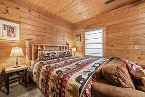 2 bedrooms, iron/ironing board, free WiFi, bed sheets - A Beary Nice Cabin-Close to Tanger Outlets (SEVIERVILLE)