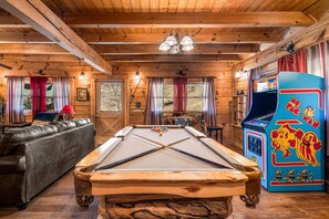 Games room - A Beary Nice Cabin-Close to Tanger Outlets (SEVIERVILLE)