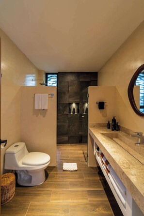 Shower, hair dryer, shampoo - Noil 27 Tranquil Oasis Beach Club Access (Tulum)