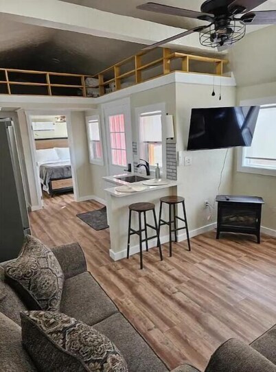 Sunset Ranch Cottage with Views