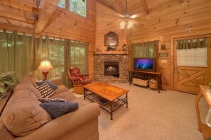 TV, fireplace, DVD player - Arts and Crafts Area of Gatlinburg*Semi-secluded (GATLINBURG)