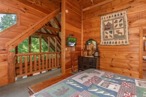1 bedroom, iron/ironing board, free WiFi, bed sheets - Cozy Cabin w/ Modern Amenities*Close to Pigeon Forge (PIGEON FORGE)